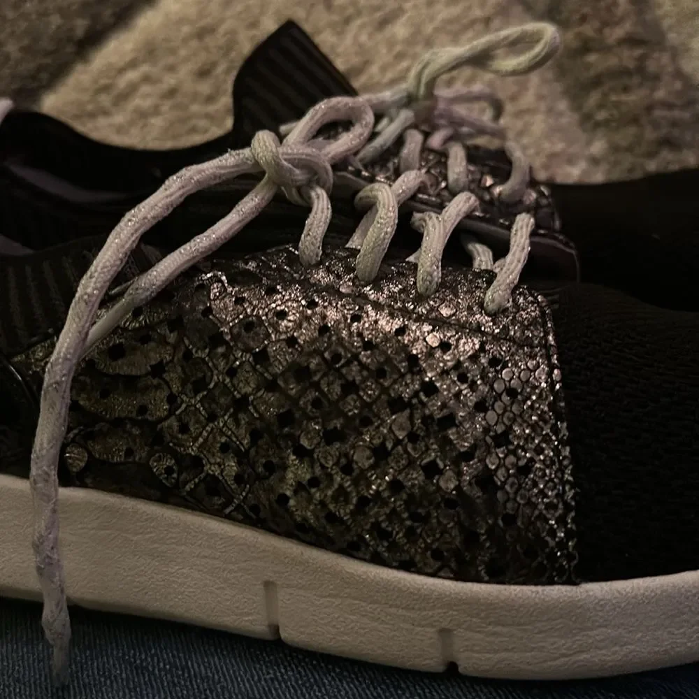 Johnston & Murphy Flex Slip on Tennis Shoe Black and Snake skin print - Picture 2 of 3